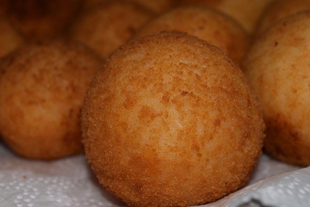 Arancini di Riso (Bolinhos de Arroz): Uma Delícia Italiana Recheada e Crocante