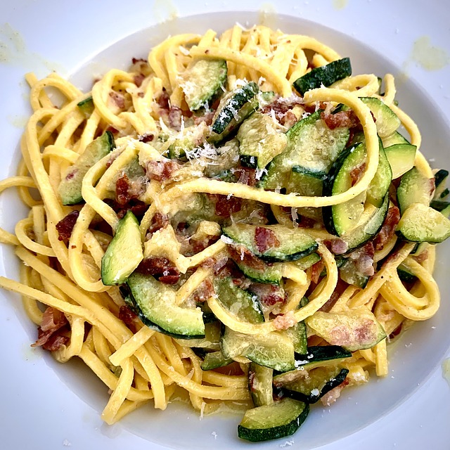 Receita Incrível de Pasta, Zucchine e Pancetta: Simples e Saborosa